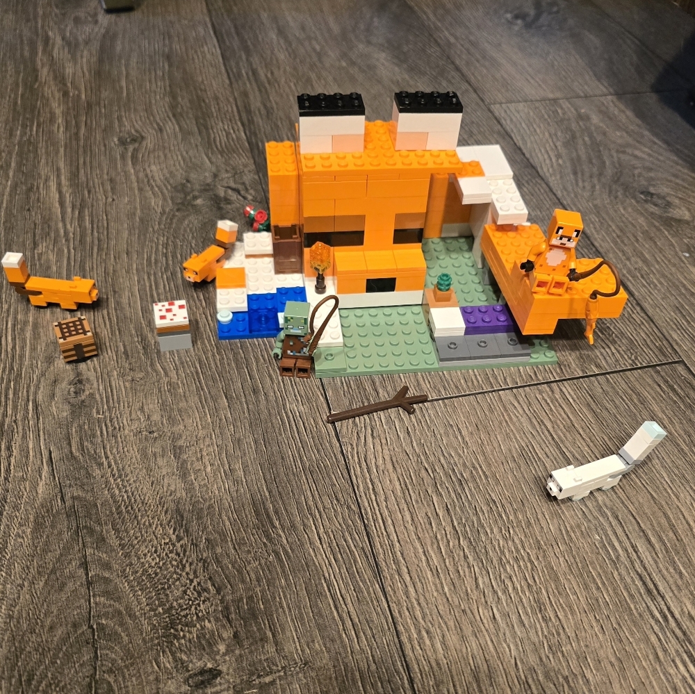 Fox Lodge Building Set
